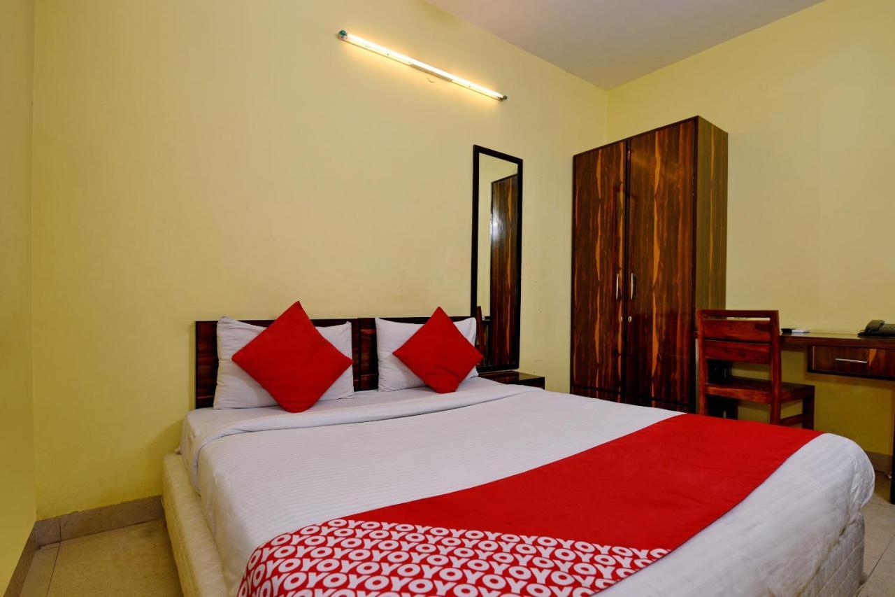 Oyo 4930 Stay Em Residency Нью-Дели Экстерьер фото