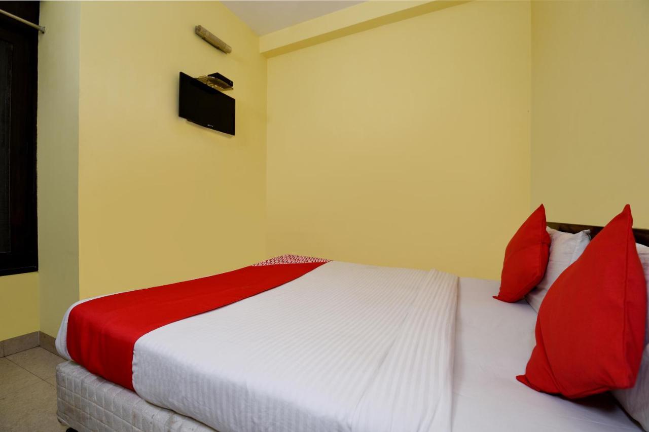 Oyo 4930 Stay Em Residency Нью-Дели Экстерьер фото